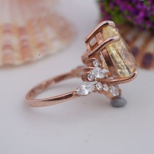 Luxeora Nouvelle Bague Couronne de Luxe Style Princesse Unique en Argent S925 Plaqué Or avec Moissanite Taille Poire 2 carats pour Femme - Product Image 5