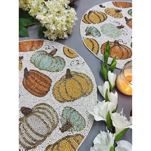 Set de table rond multi-pommes de terre perlées fait main en perles de verre, décoration de table pour Thanksgiving, récolte et automne, design multicolore - Product Image 2