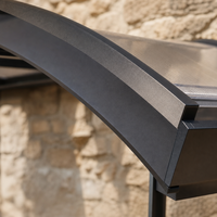 Abri de stationnement pour 2 voitures Angye, moderne et luxueux, personnalisé pour villa, avec toit en aluminium thermolaqué et auvent imperméable