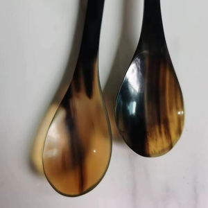 Cuillère en corne de buffle polie, style médiéval, faite à la main, style folklorique, étanche, objet d'art et de collection, ustensile de table – Meilleur prix - Product Image 1