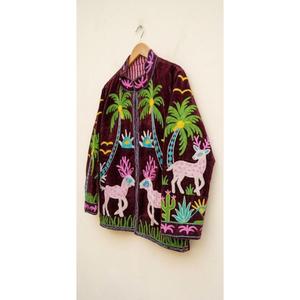 Blouson Anayra Craft pour femme en velours bordeaux brodé Suzani, doublure en coton respirant, motif cerf et palmier, style bohème complet - Product Image 5