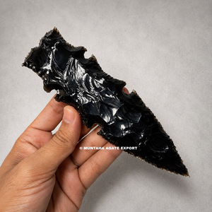 Sculpture en obsidienne noire en forme de pointe de flèche, sculptée à la main, art de forme libre, objet de collection, artisanat en pierre semi-précieuse - Product Image 5