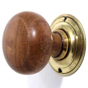 Poignée de porte en bois avec plaque arrière en laiton, lot de 4 poignées rondes pour armoire et tiroir, poignées de porte décoratives vintage, boutons de meubles - Product Image 1