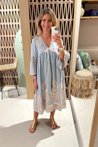 Robe longue bohème élégante bleu clair pour femme, col en V, manches bouffantes, imprimé doré, coupe ample, en coton, style kaftan avec pompons, idéale pour l'été - Product Image 5