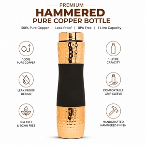 Bouteille d'eau moderne en cuivre pur noir mat bicolore |   Gourde ergonomique alvéolée martelée pour un style de vie actif - Product Image 4