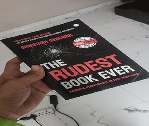 หนังสือเรื่อง "รูดเดสต์ บุ๊ค เอเวอร์" โดยชเวตาบ แกงวาร์ หนังสือปกอ่อนขายดีสำหรับผู้ใหญ่ - Product Image 1