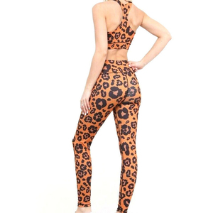 Ensemble de yoga imprimé léopard 2 pièces : Leggings taille haute et crop top dos nageur en Spandex et Polyester extensible dans les quatre sens - Product Image 2