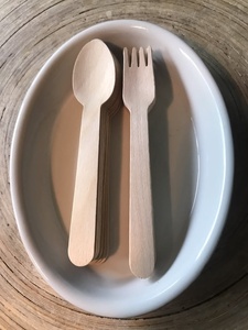 Ensemble de fourchettes jetables en bois de bouleau écologiques 155 mm, finition lisse, vaisselle pour les professionnels de la restauration, lot de 25 pièces, utilisation dans les cafés - Product Image 1