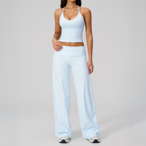 Ensemble de yoga 2 pièces blanc pour femme : Leggings taille haute à coutures avec effet froncé aux fesses et haut court à manches courtes imprimé léopard - Product Image 5