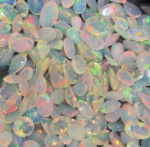 Lot de pierres précieuses en gros : 250 carats d'opale éthiopienne naturelle facettée et 1103 carats de citrine africaine naturelle - Product Image 1