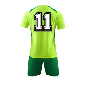 Conjunto de Camiseta y Pantalones Cortos de Fútbol para Hombre, Cuello en V, Color Verde, Manga Corta, Absorbe la Humedad, Sublimado, Número Personalizado 11, Todas las Temporadas, 100% Poliéster - Product Image 2