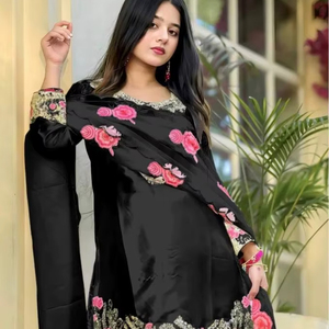 ชุดคุर्ตาผ้าซาตินญี่ปุ่นเย็บอย่างดีสำหรับผู้หญิงจาก Ramdev Trading พร้อมลายปักดิ้นและเลื่อม ฟรีไซส์ เหมาะสำหรับงานแต่งงาน/งานปาร์ตี้แบบอินเดีย/ปากีสถาน - Product Image 1