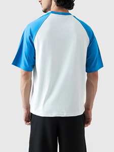 Camiseta de Manga Raglán Blanca y Azul para Hombre, Informal, de Algodón, Cuello Redondo, Corte Regular, Diseño de Bloques de Color Sólido, Premium, Dos Tonos - Product Image 3