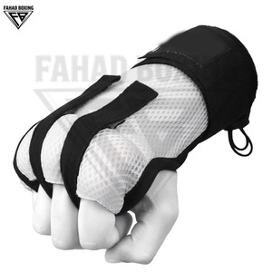 Bandes de boxe personnalisées de haute qualité, imprimées avec votre logo, noir et blanc, pour la protection lors des combats. - Product Image 4