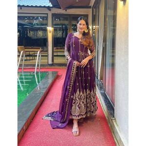 Robe Anarkali de créateur dans un nouveau style fantaisie Vêtements et accessoires musulmans traditionnels - Product Image 1