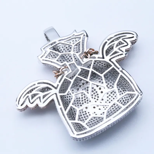 Colgante de lujo con diseño de bolsa de dinero y alas, estilo hip hop, con incrustaciones de moissanita, tono plateado, diseño brillante. - Product Image 3