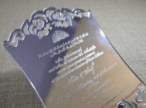 Invitación de Boda Personalizada Duallush Designs, Acrílico Espejo Plateado, Corte Láser, Bordes Damasco, Diseño Árabe Islámico Nikah Walima 7x5 - Product Image 2