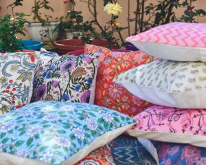 Funda de Cojín Cuadrada de Algodón con Estampado a Mano Indio, Multicolor, con Diseño de Animales de Dibujos Animados, Estilo Bohemio, Personalizable y Hecha a Mano - Product Image 1