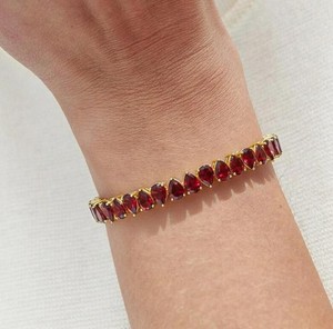 Bracelet à breloques en rubis de laboratoire taille poire en argent sterling plaqué or 14 carats, bijoux élégants et luxueux pour femmes - Product Image 3