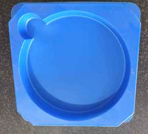 Plateau carré en plastique bleu avec insert circulaire pour le stockage, en PP de qualité alimentaire et écologique, jetable, pour produits de consommation - Product Image 3