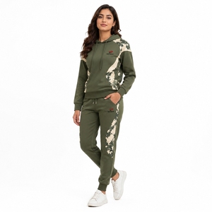 Conjuntos deportivos personalizados de primera calidad para mujer, chándales estampados para entrenamiento, jogging, ejercicio y uso diario. - Product Image 1
