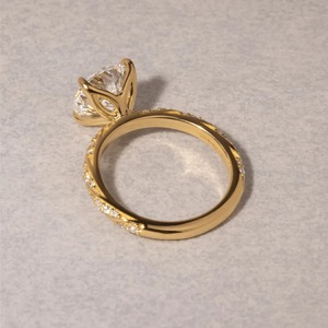 Anillo de compromiso de oro amarillo de 14K con diamante cultivado en laboratorio de corte redondo de 3 quilates y diseño de hoja de vid - Product Image 3