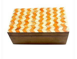 Caja de joyería artesanal de resina con diseños artísticos únicos, elegante solución de almacenamiento para recuerdos preciosos y regalos. - Product Image 2