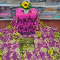 Ensemble fransawi dirac somalien avec motif floral gorgoura et garbsaar assorti fait pour une tenue de fête normale régulière