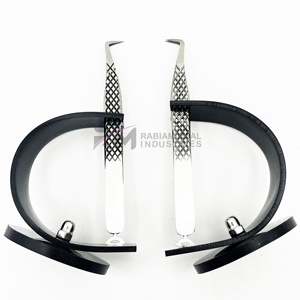 Pinzas Profesionales RMI para Extensión de Pestañas con Punta Plateada y Agarre de Diamante, con 1 Soporte para Pinzas de Color Negro - Product Image 4