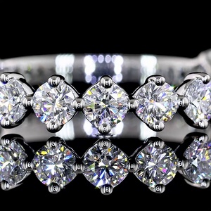 Bague d'éternité classique en or blanc 14 carats avec diamant de laboratoire rond de 1,25 carat certifié IGI, sertie à griffes partagées, empilable - Product Image 3