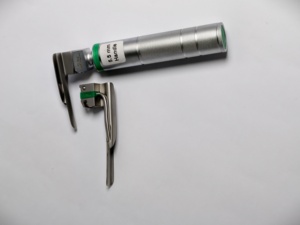 VITRA F.O. Lames de laryngoscope Miller 0 - 2 et poignée |   Laryngoscopes pédiatriques en acier inoxydable de qualité médicale |   CERTIFIÉ CE - Product Image 6
