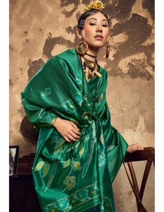 KV Jungle Green Banarasi Handloom Silk & Cotton Traditional Party Wear <b>Saree</b> Hand Drawn Design Wrinkle-Free Unstitched <b>Blouse</b> - Product Image 5