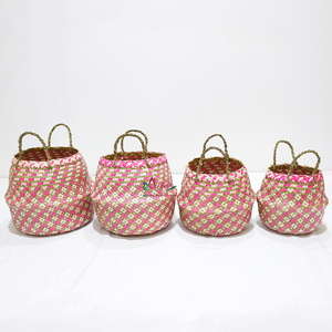 Panier tissé en feuille de palmier coloré fait à la main écologique avec poignées pour le stockage, les plantes et la décoration intérieure - Product Image 4