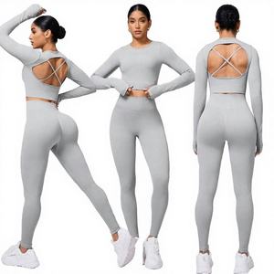 Ensemble de yoga gris uni 2 pièces : Crop top dos croisé et Legging taille mi-haute, sans couture, extensible dans les quatre sens, respirant - Product Image 4