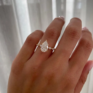 Anillo de Diamantes con Corte Pera Estilo Vintage, Anillo de Novia Delicado con Detalles Marquise, Anillo de Compromiso Dorado, Joyería Nupcial Minimalista - Product Image 2
