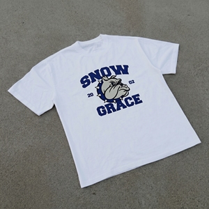 เสื้อยืดแขนสั้นสีขาวสำหรับผู้ชาย Snow Grace ทรงโอเวอร์ไซส์ พิมพ์ลายสกรีน ผ้าเจอร์ซีย์ลำลอง คอโอ 100% ผ้าฝ้าย - Product Image 3