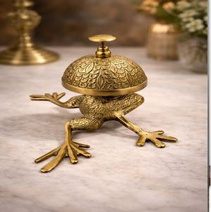 Éblouissant nuage de papillons dorés sur une base carrée pour une décoration élégante, disponible à prix de gros. - Product Image 4