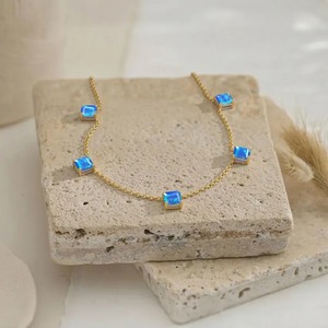 Collier en opale bleue plaqué argent, coupe Asscher, avec maillons, tendance, minimaliste, délicat, bijoux en opale pour femme - Product Image 3