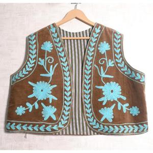 Chaleco de Terciopelo con Bordado Floral Suzani para Mujer, Hecho a Mano, Estilo Boho, Chaleco Bordado Vintage, Chaqueta Corta para Festivales - Product Image 4