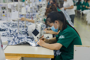 Aristino hommes blanc solide motif Golf pour chemise drap à manches courtes Smart décontracté APSG16AS4 prix de gros chaud - Product Image 5