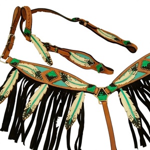 Sillas de montar de seguridad para caballo estilo western de cuero con plumas color verde azulado, cabezada y pechera de cuero con diseño artesanal para equitación - Product Image 1