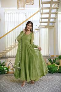 Ensemble Anarkali pakistanais vert en soie brodé pour femme, robe longue en résille à séchage rapide, tenue Palazzo, idéal pour les fêtes et mariages - Product Image 2
