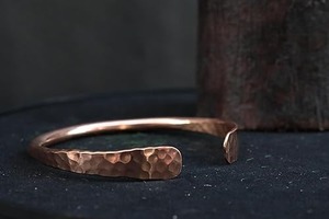 Pulseras de cobre hechas a mano, brazaletes de cobre de moda para mujer, pulseras de la India para la venta al por mayor, artesanías de moda. - Product Image 3