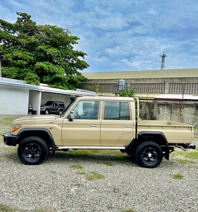 โตโยต้า แลนด์ครุยเซอร์ ดับเบิ้ลแค็บ 4x4 รถกระบะมือสองสภาพดี - Product Image 1