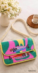 กระเป๋าถือทรงสี่เหลี่ยมลายเต่าประดับลูกปัดแก้วทำมือจาก ALI FASHION ART สีฟ้าเขียว ผ้าโพลีเอสเตอร์ปักลาย ซักได้ ใช้ได้ทุกวัน งานฝีมือ - Product Image 3