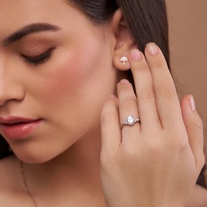 Anillo de Oro de 18K con Diamantes Cultivados en Laboratorio, Corte Oval y Marquise, Certificado IGI, Personalizable para Novia - Product Image 4