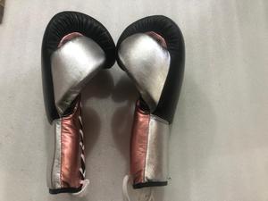 Guantes de Boxeo de Cuero Vacuno Genuino con Logotipo Personalizado para Gimnasio, Club, Escuela, Entrenamiento, Sparring, Venta al Por Mayor - Product Image 6