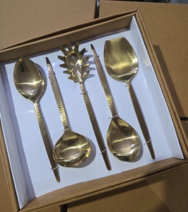 Serveur à gâteau de luxe haut de gamme en acier inoxydable plaqué or, écologique, résistant à la chaleur, compatible lave-vaisselle, avec long manche durable - Product Image 3