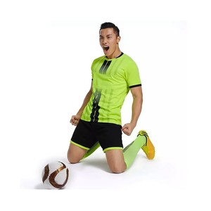 Ensemble d'uniformes de football 100 % polyester, dernière collection, protection UV, personnalisable avec nom d'équipe, pour hommes adultes, été et hiver - Product Image 4