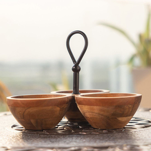 Bol à collation rustique en bois à 3 compartiments avec poignée en métal noir, plateau de service durable en acacia pour noix, sauces et traiteur de luxe - Product Image 3